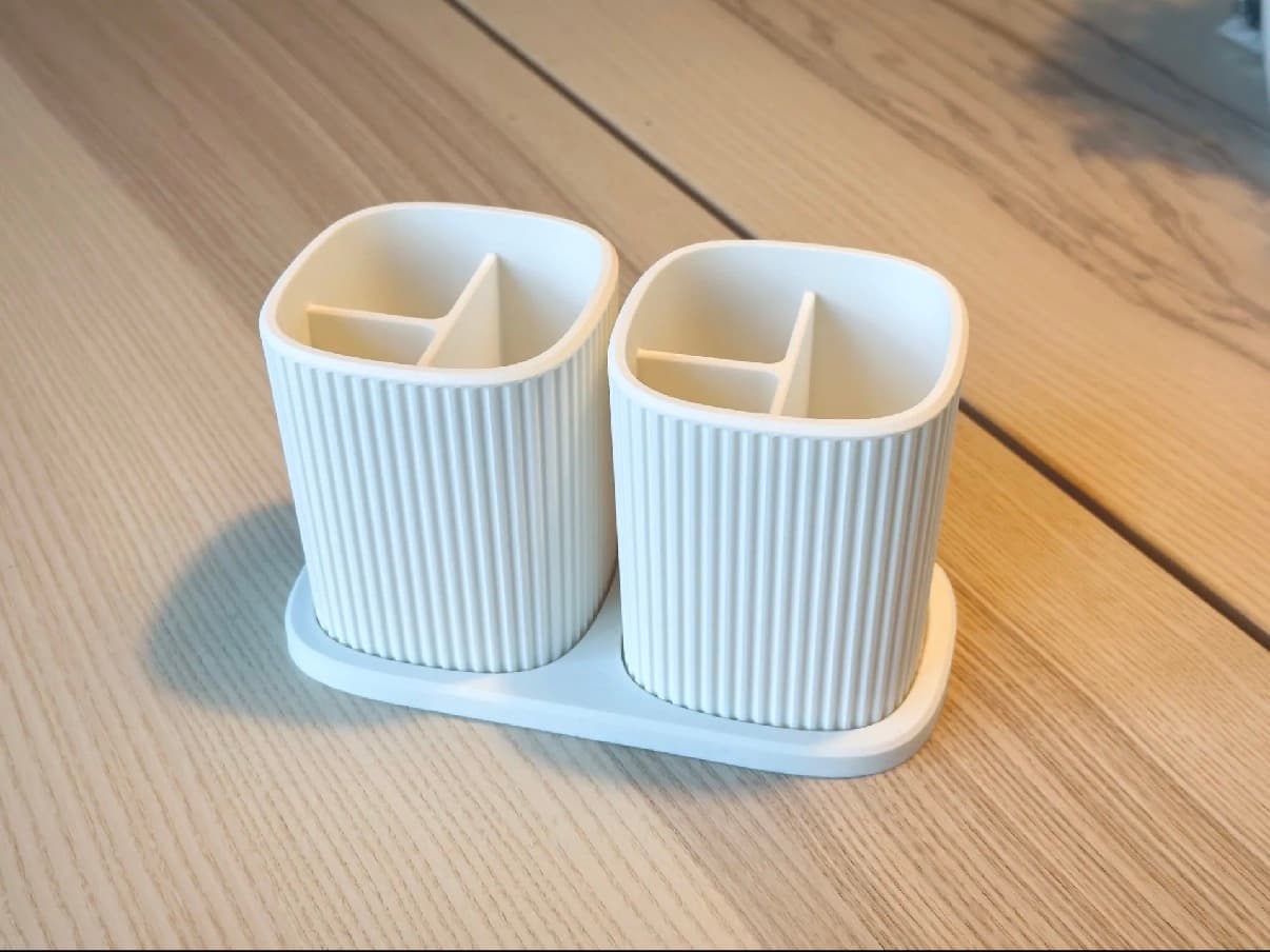 Ribbed Dual Toothbrush Holder